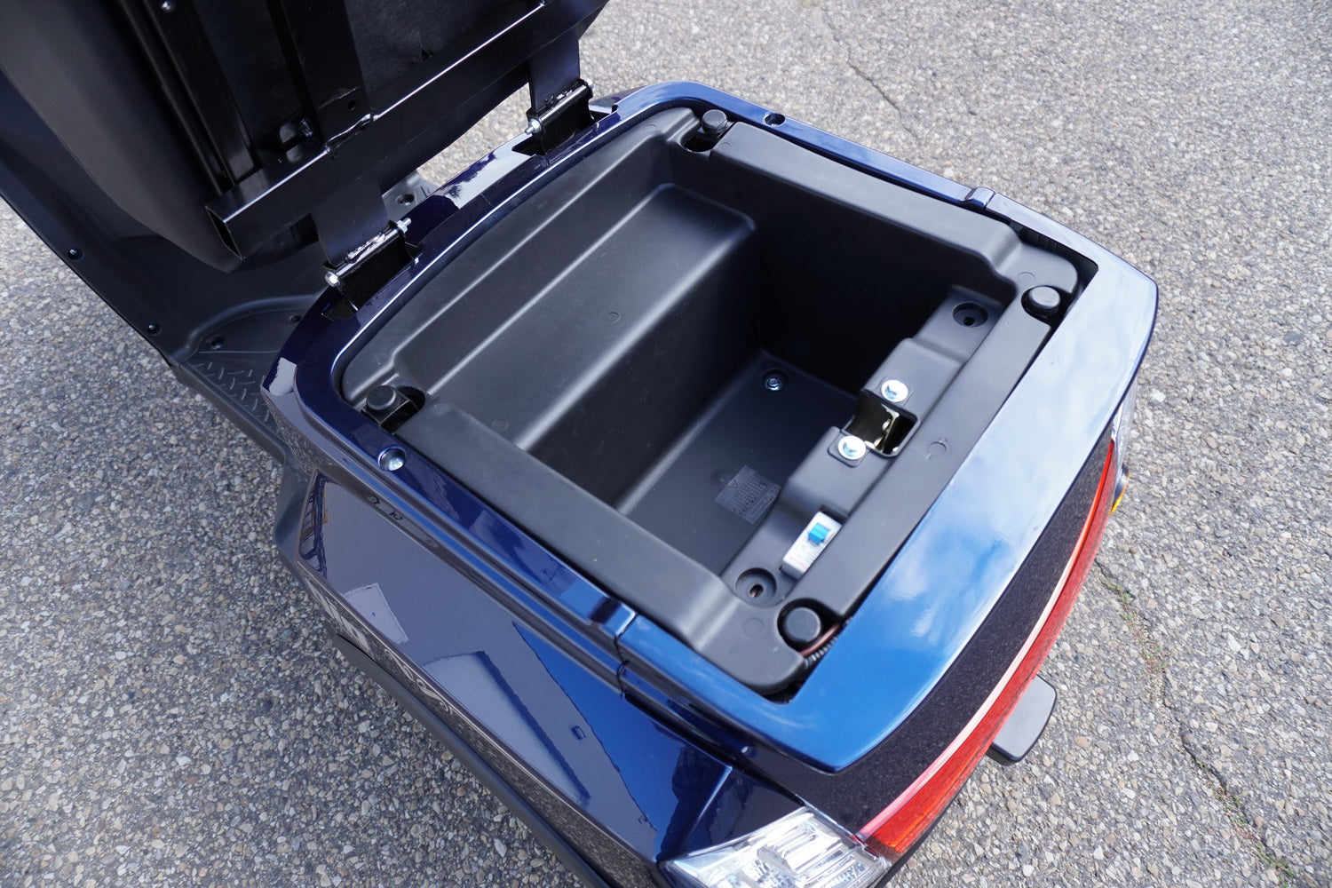 Best deals on Electric Mobility Scooters in Edmonton Alberta Canada. We have 3 or 4 Wheel Mobility Scooters with up to 2 people that can ride. Affordable prices mobility scooters from 500W to 1000W Motors. Street Legal No License Required. Forward and Reverse. Best travel mobility scooter. Basket & backup camera.